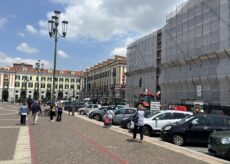 La Guida - Agraria, corteo di trattori e motorini in centro Cuneo (video)