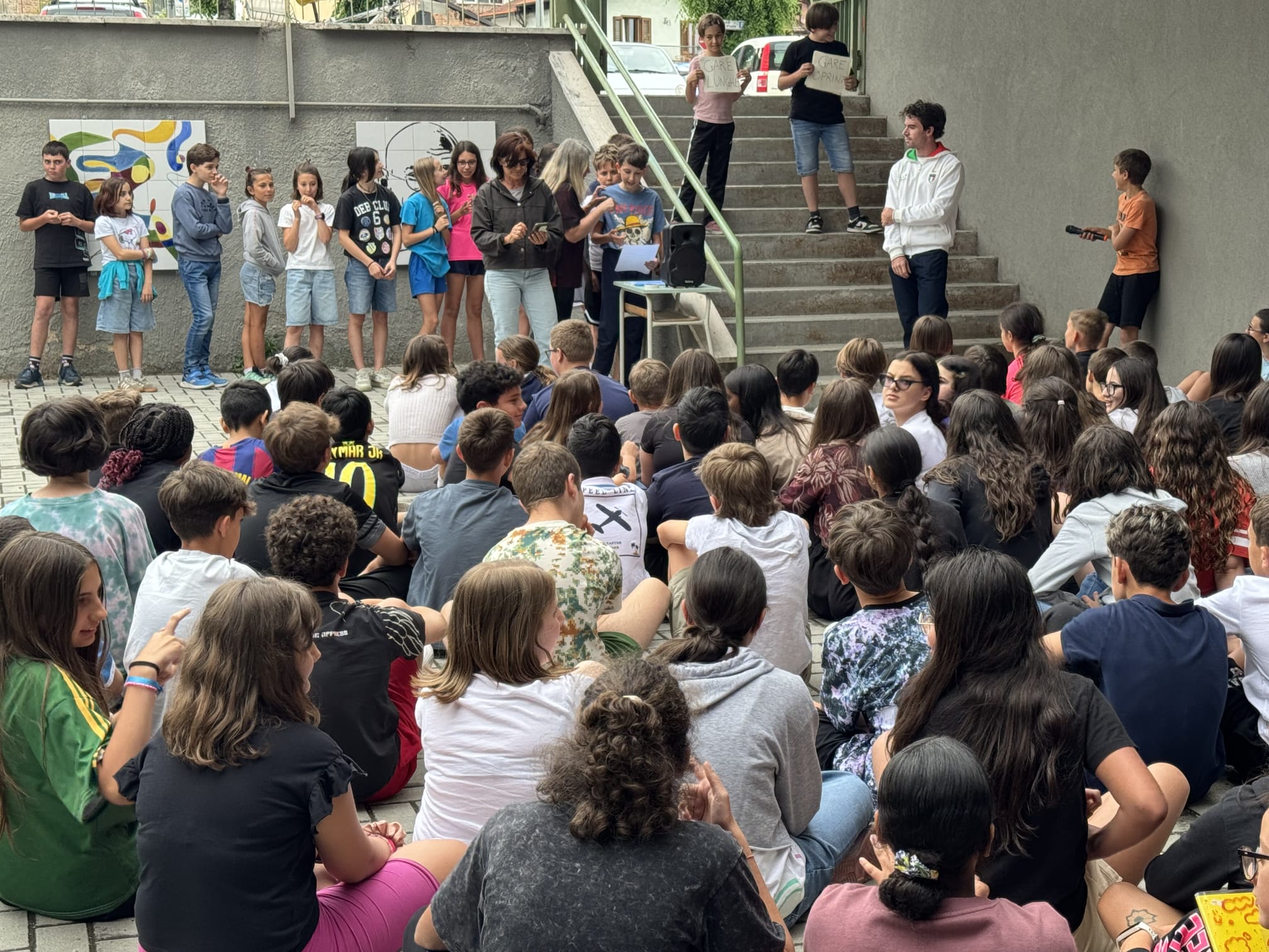 Borgo San Dalmazzo, Martino Carollo tra gli studenti per raccontare un sogno diventato realtà [FOTO]