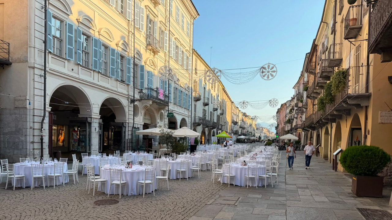 Tutto pronto per la cena Mille luci nel piatto