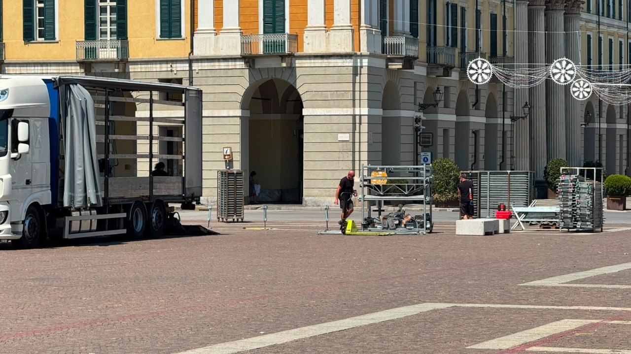 Piazza Galimberti si prepara per i concerti