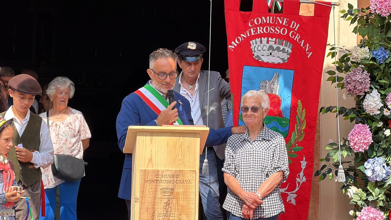 Monterosso Grana, premiata l'inventrice dei Babaciu di San Pietro (video e foto)
