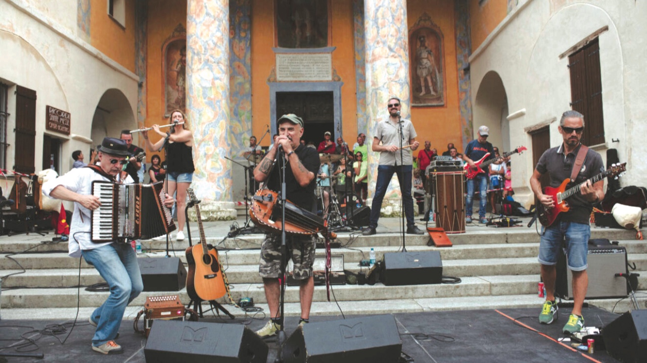 Lou Dalfin e Cobla Sant Jordi in concerto