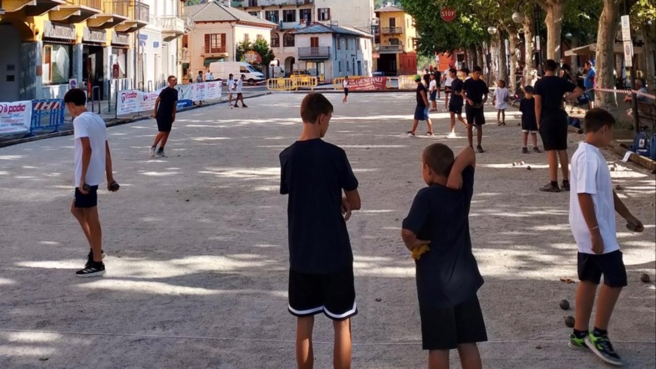 Petanque, il centro di Dronero diventa un enorme campo da bocce