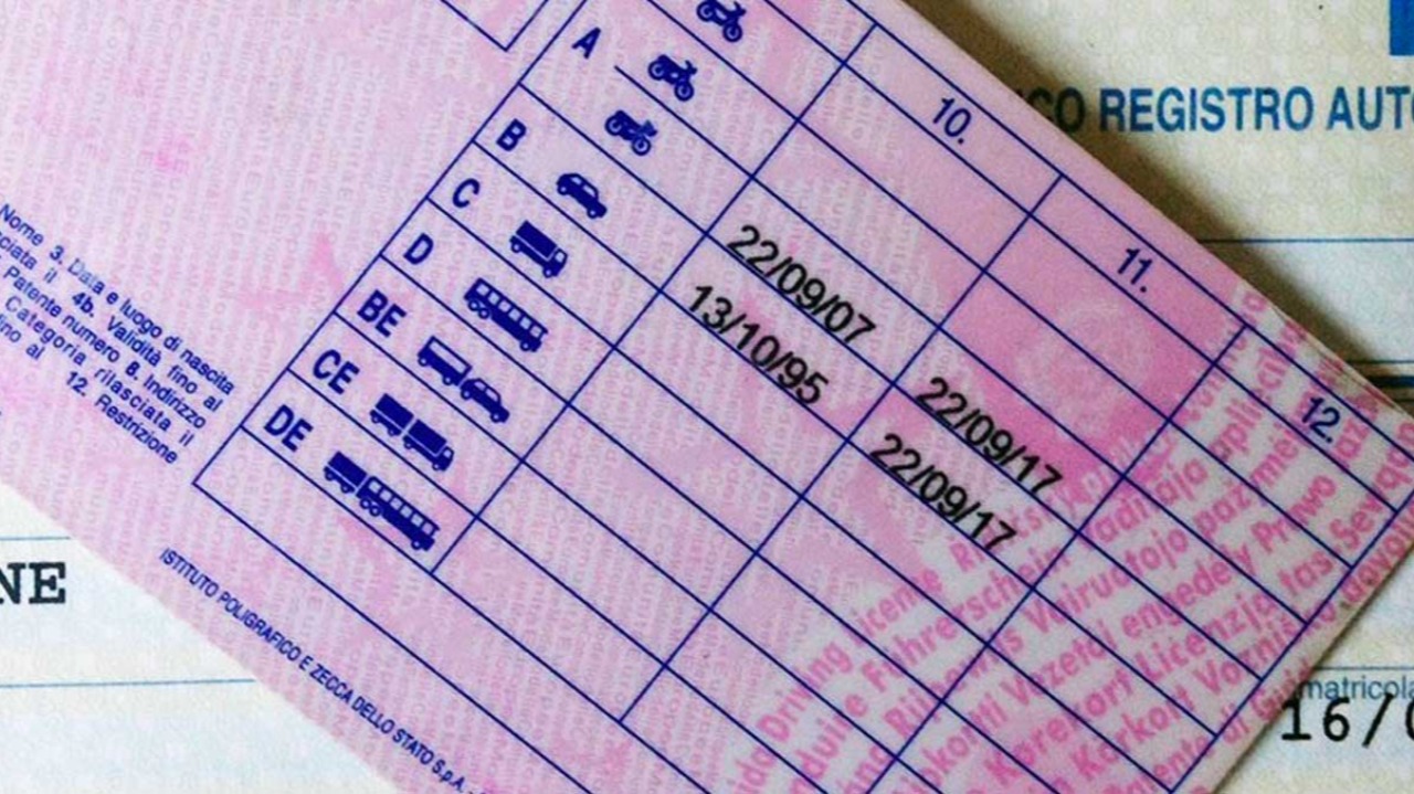 Patente a 17 anni? La proposta del Ministero
