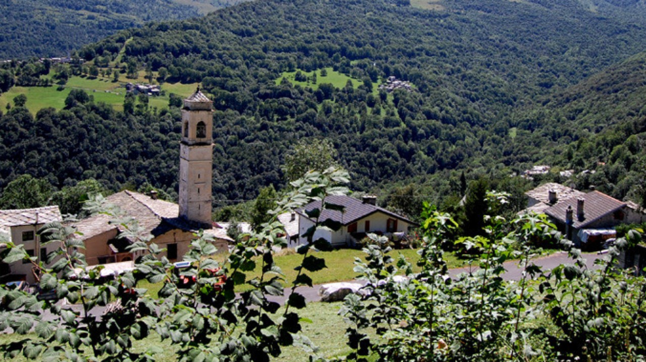 Il rito della brace di Ferragosto a Oncino