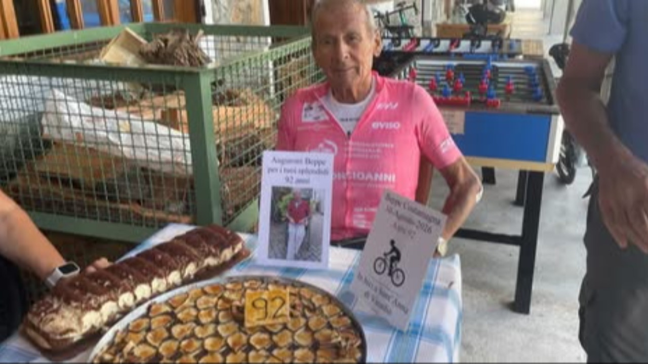 Beppe Costamagna, 92 anni, festeggia il compleanno in bici a Sant’Anna di Vinadio 