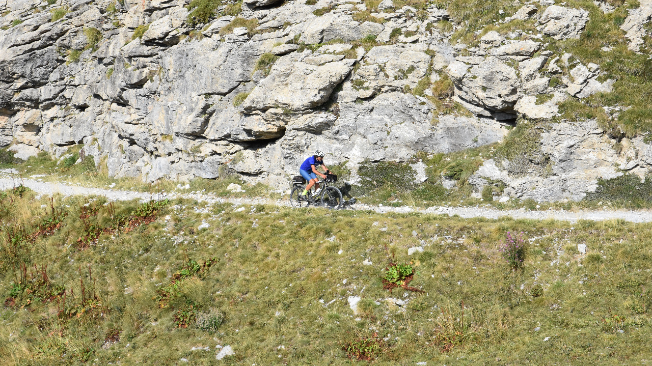 Si è concluso sul Colle di Nava il progetto "Pedalando tra le aquile" del cuneese Giovanni Panzera