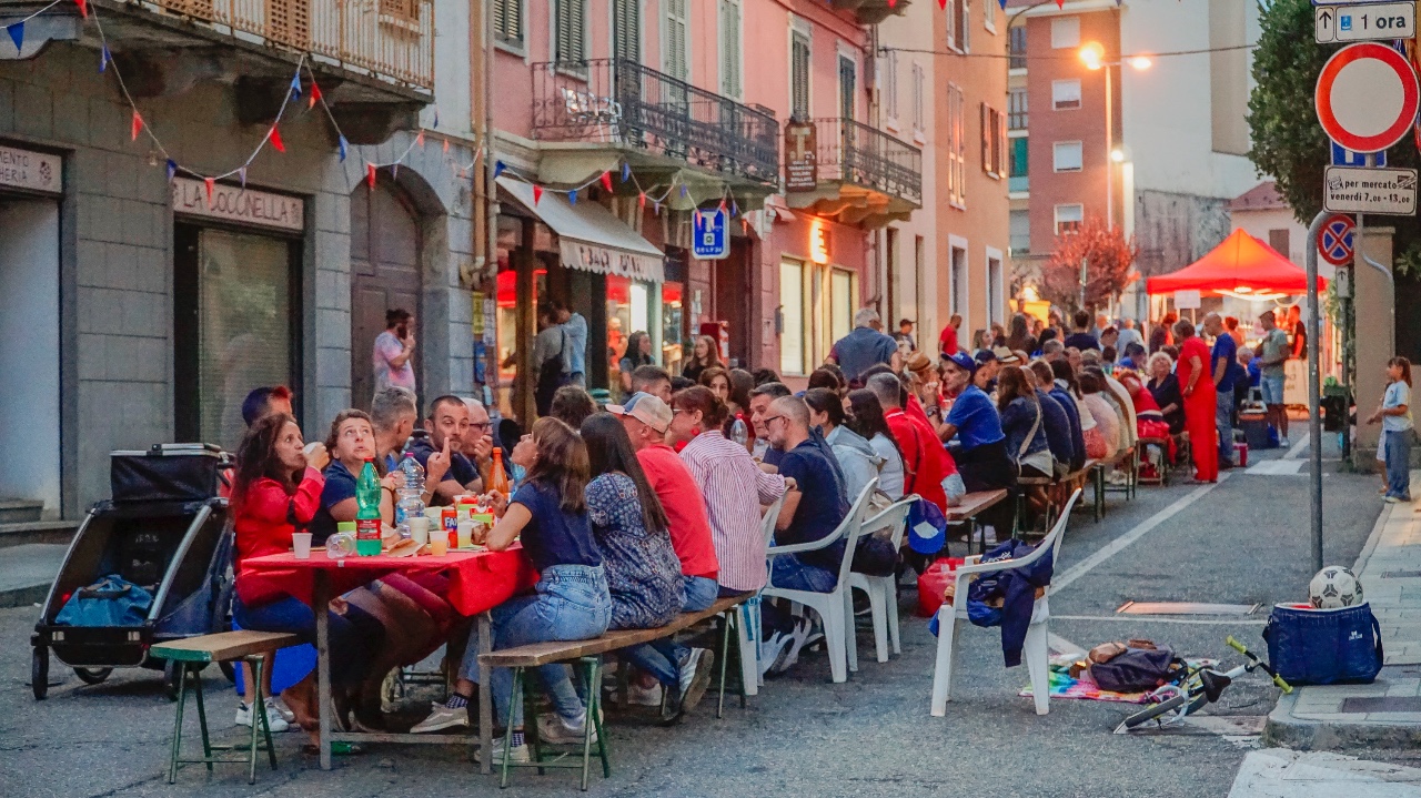 “Picnic in piazza con cappello” a Paesana