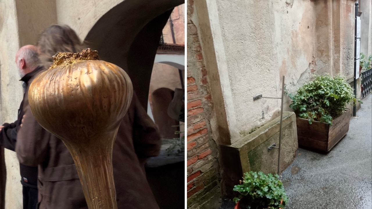 Caraglio, sparita la testa d'aglio commemorativa in via Brofferio