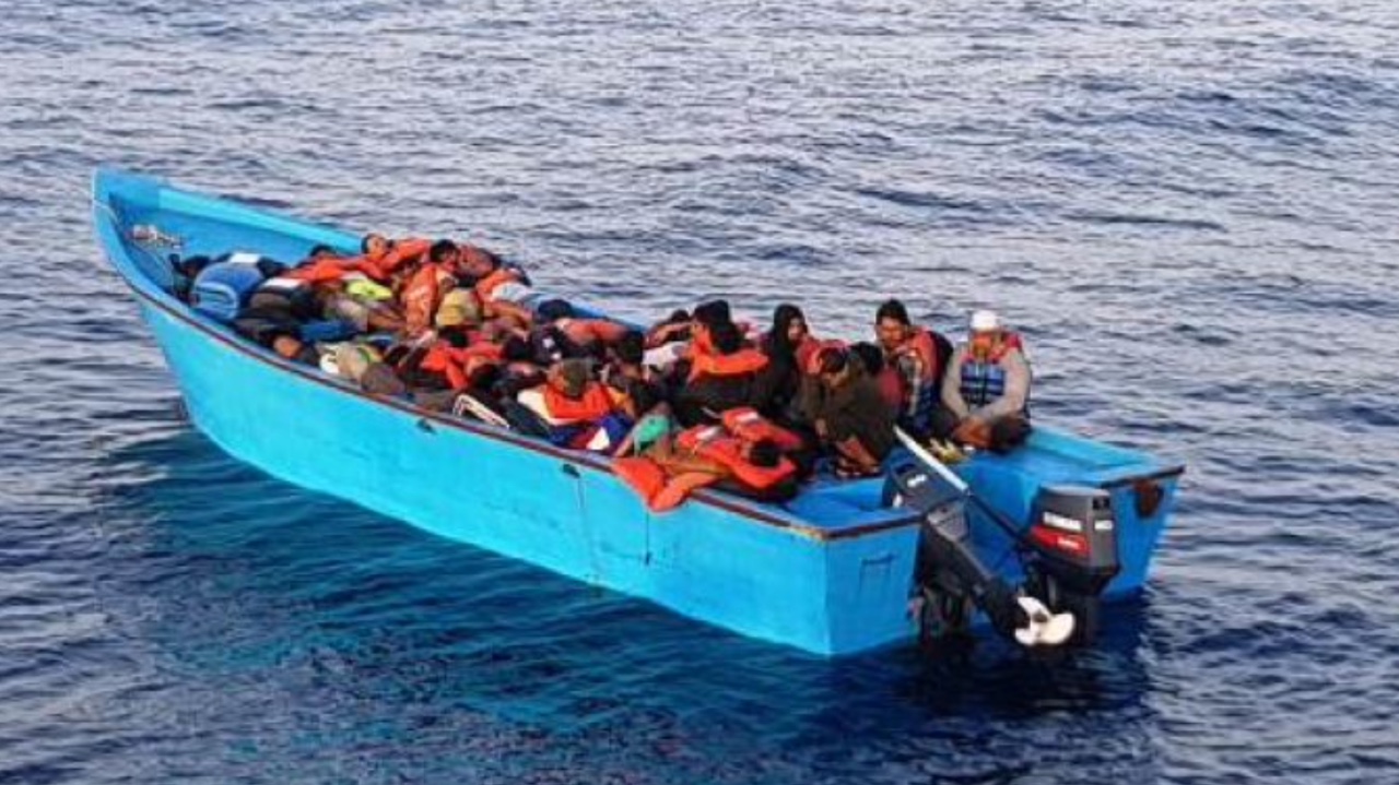 “Noi e loro”: l’idea folle che si possa vivere da ricchi in un mondo di miseria