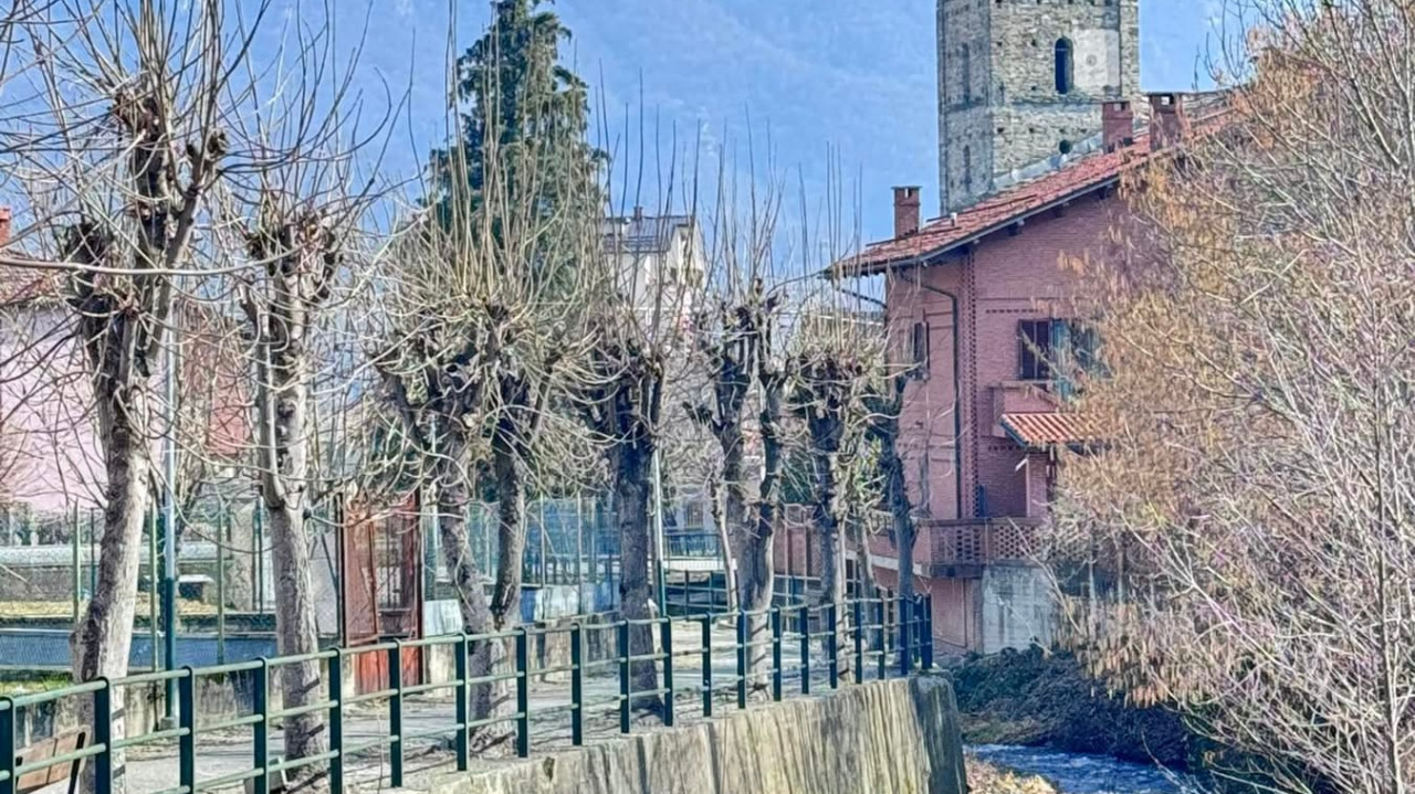 I motori delle Vespe si accendono a Paesana per la festa di San Michele
