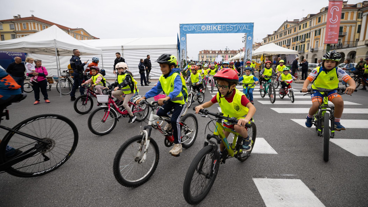 Oltre tremila bambini protagonisti della mobilità sostenibile con il Cuneo Bike Festival
