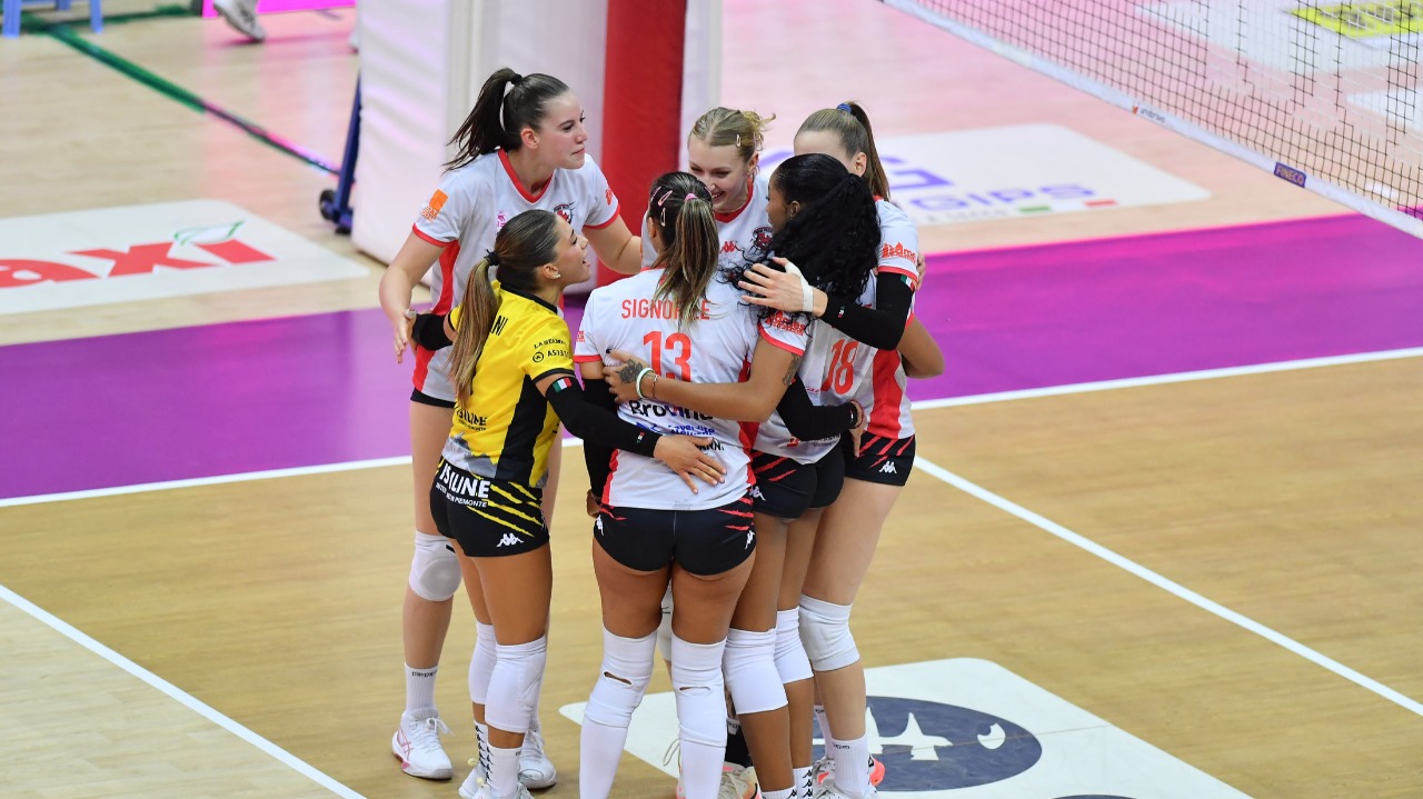 Conegliano troppo forte, Cuneo lotta ma si arrende 3-0