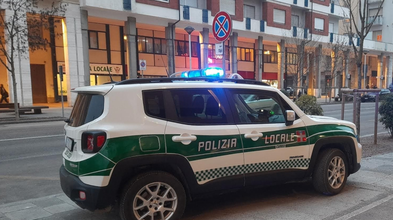 Fugge davanti a un controllo della Polizia Locale a Cuneo: arrestato