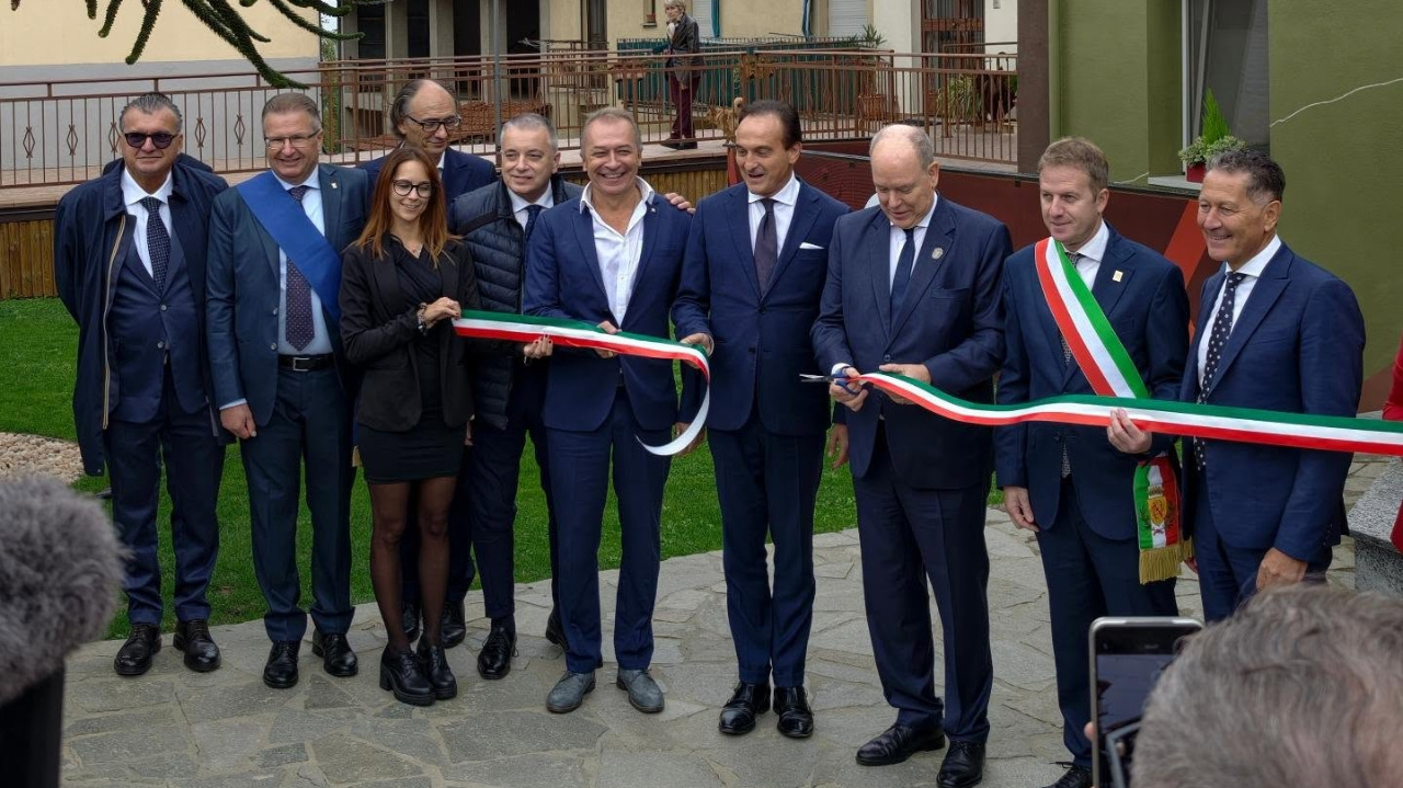 Il Principe Alberto II inaugura il museo della pallapugno a Niella Belbo