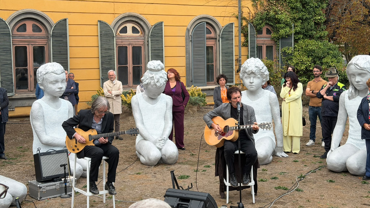 Le opere di Berruti con la musica dei Marlene Kuntz e l'artigianato che verrà in mostra in Prefettura