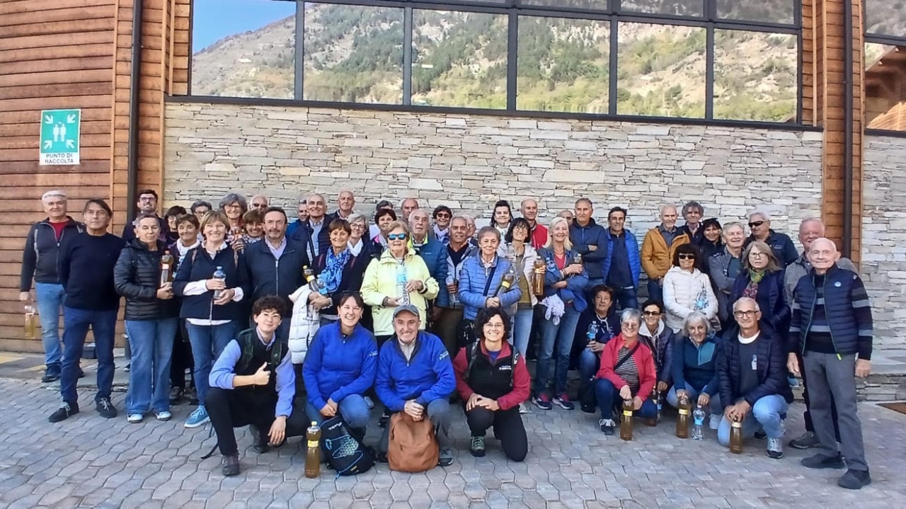 Vigili del fuoco e volontari del santuario in visita all'Acqua Sant'Anna