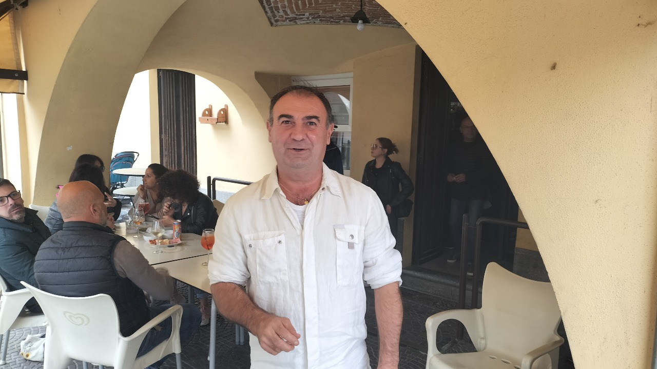 Peveragno, l’ultimo caffè di Rinaldo al bar Da Val