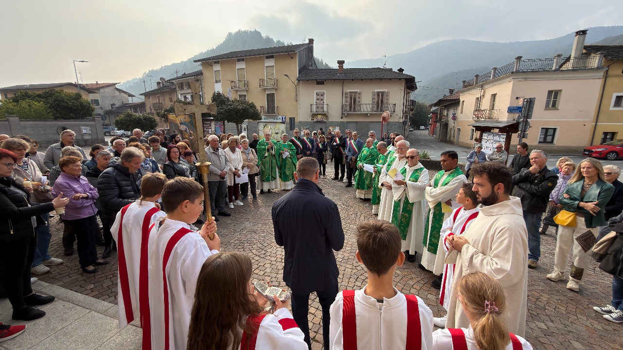 Valle Grana, è nata la nuova Parrocchia Santa Maria della Valle (video e foto)