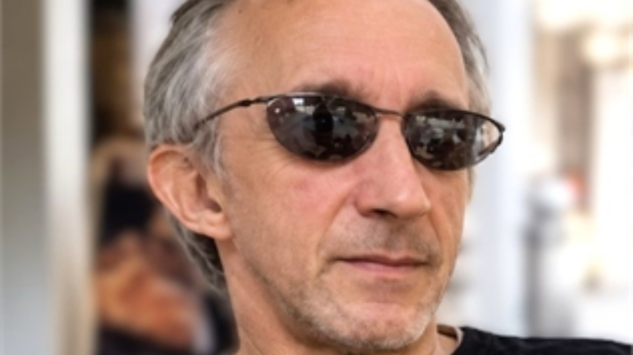 Bra in lutto per la morte di Piero Lusso, disegnatore di Lupo Alberto 