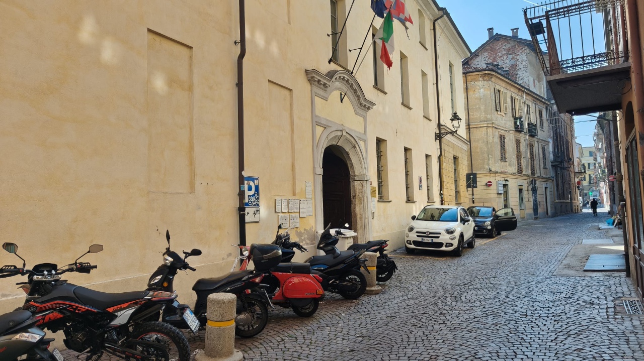 A Geometri ed Agraria studenti e insegnanti fanno lezione al freddo