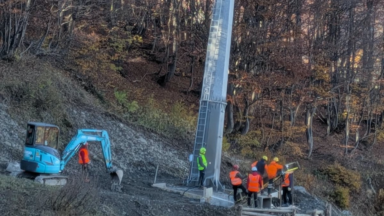 Lavori alla seggiovia Cabanaira: in azione anche l'elicottero 