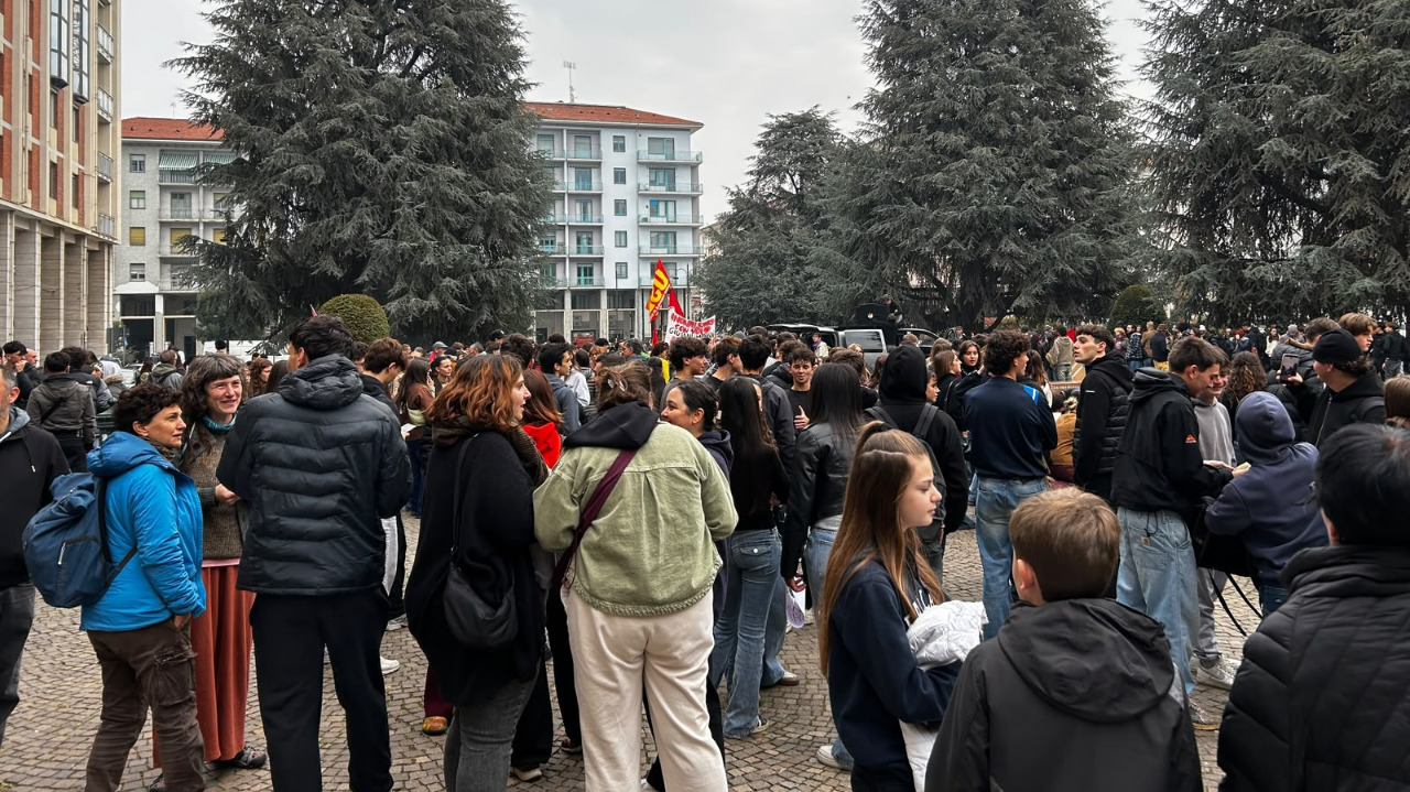 In piazza per difendere il  futuro